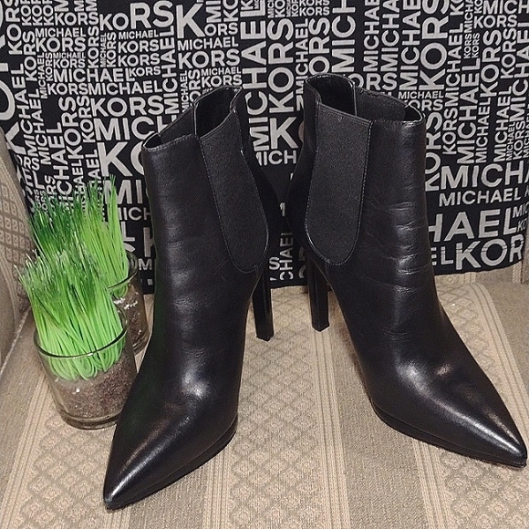 MICHAEL Michael Kors Stiletto Ankle Bootie - Picture 4 of 15